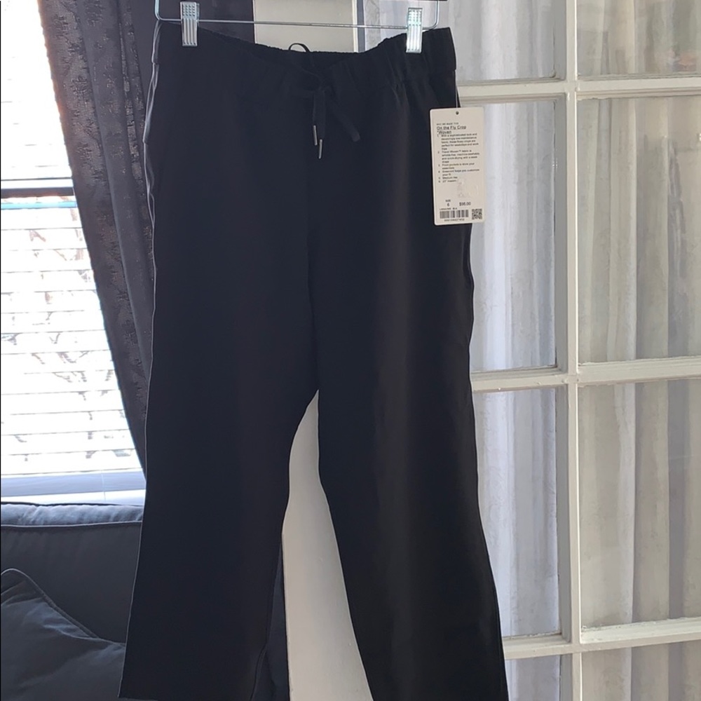 Lululemon Black On the Fly Crop Woven Pants